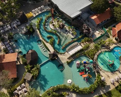 Vista aérea do Resort Fazenda São João com piscinas e natureza